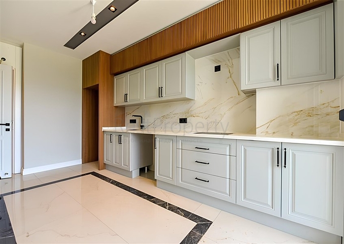 شقة مشرقة وواسعة في مجمع سكني حديث في منطقة أوبا