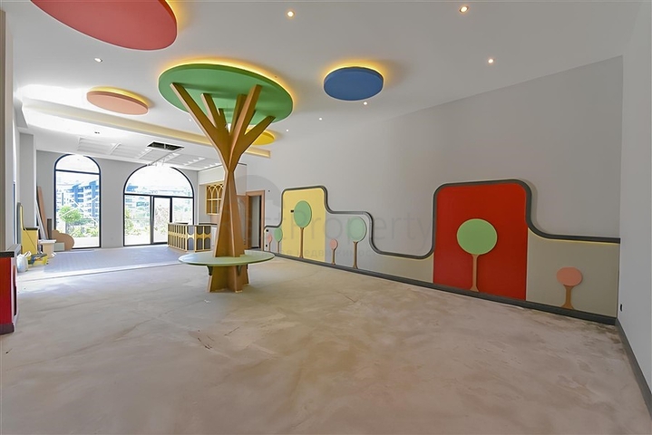 شقة مشرقة وواسعة في مجمع سكني حديث في منطقة أوبا