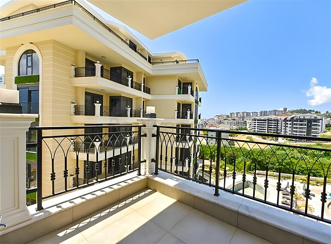 شقة مشرقة وواسعة في مجمع سكني حديث في منطقة أوبا