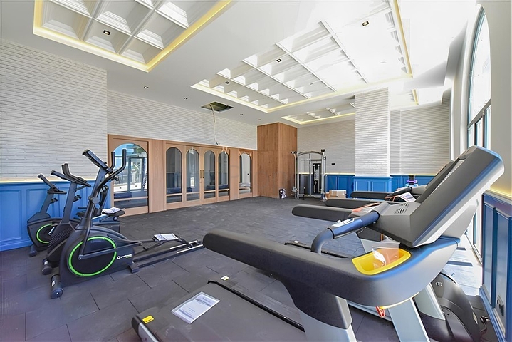 شقة مشرقة وواسعة في مجمع سكني حديث في منطقة أوبا