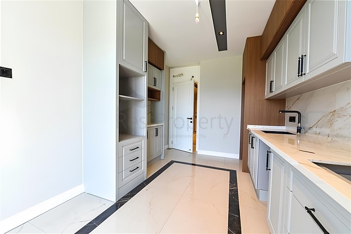 شقة مشرقة وواسعة في مجمع سكني حديث في منطقة أوبا