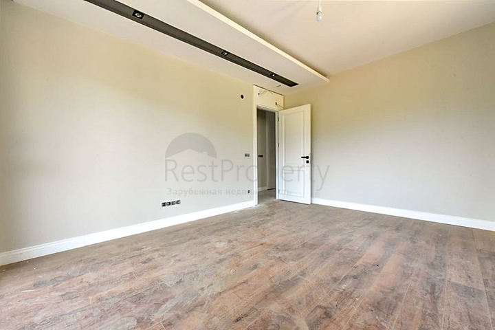 شقة فسيحة 4 + 1 في موقع ممتاز في كلا الاتجاهين