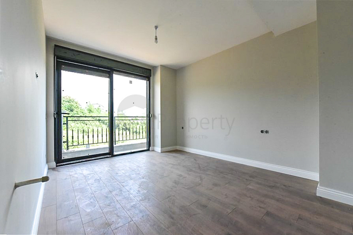 شقة فسيحة 4 + 1 في موقع ممتاز في كلا الاتجاهين