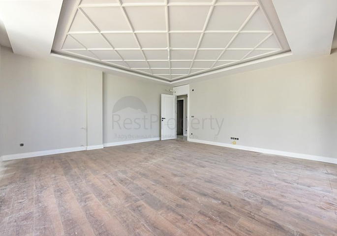 شقة فسيحة 4 + 1 في موقع ممتاز في كلا الاتجاهين