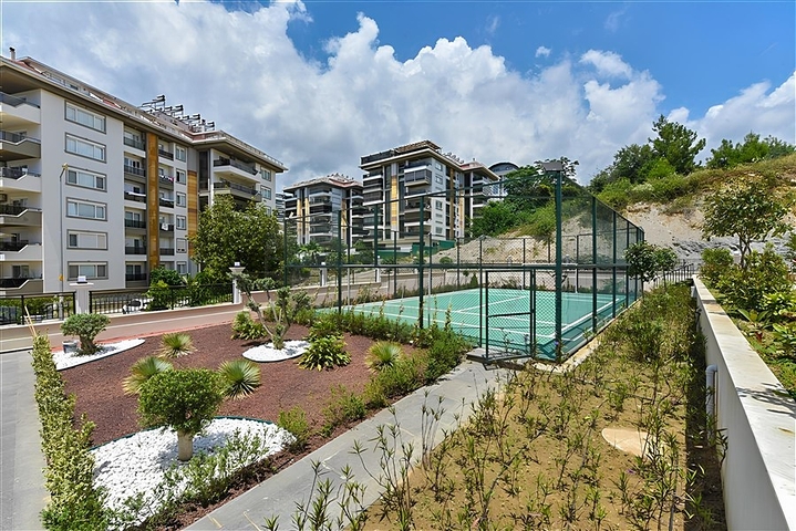 شقة فسيحة 4 + 1 في موقع ممتاز في كلا الاتجاهين