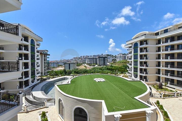 شقة فسيحة 4 + 1 في موقع ممتاز في كلا الاتجاهين