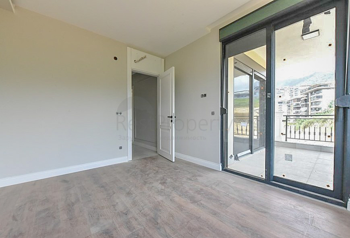 شقة فسيحة 4 + 1 في موقع ممتاز في كلا الاتجاهين