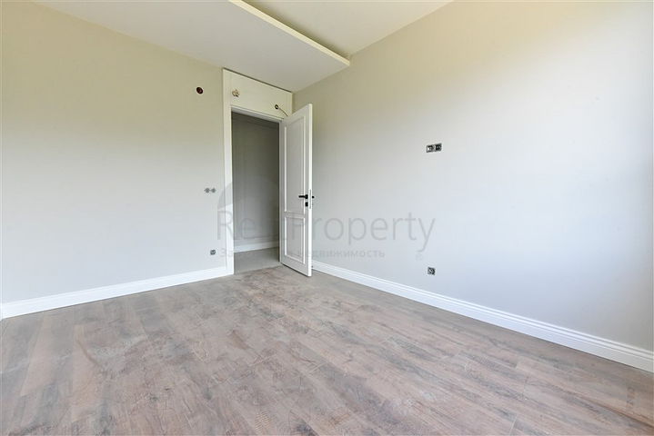 شقة فسيحة 4 + 1 في موقع ممتاز في كلا الاتجاهين