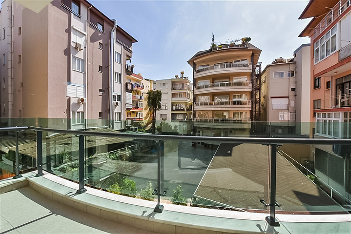 شقة 2+1 في مجمع من الدرجة الممتازة في وسط ألانيا 