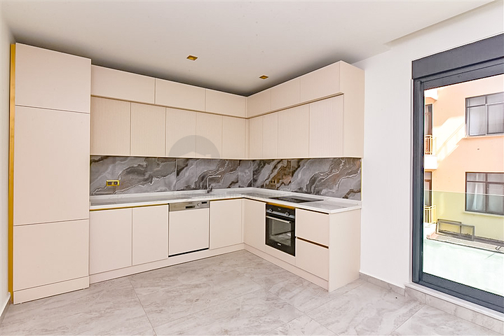 شقة 2+1 في مجمع من الدرجة الممتازة في وسط ألانيا 