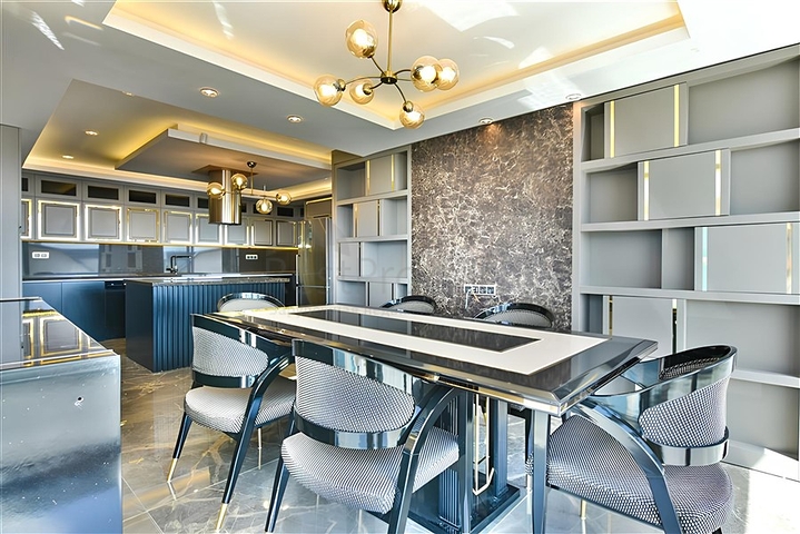 فيلا مطلة على البحر الأبيض المتوسط وقلعة ألانيا