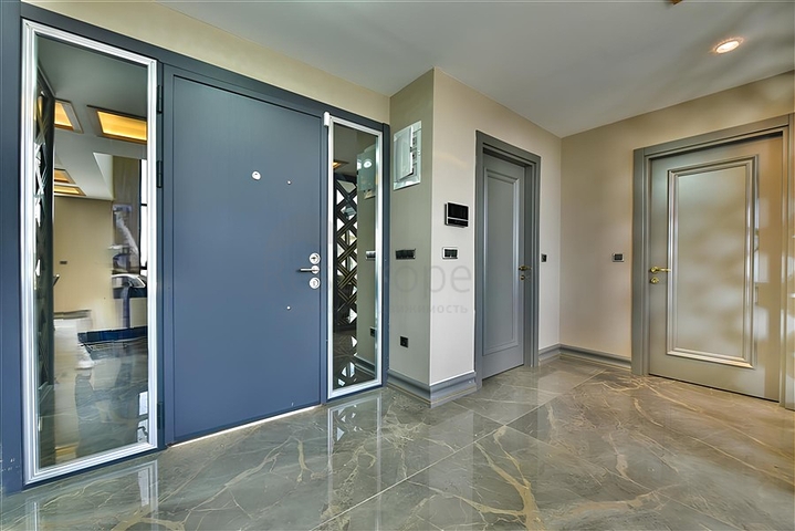 فيلا مطلة على البحر الأبيض المتوسط وقلعة ألانيا