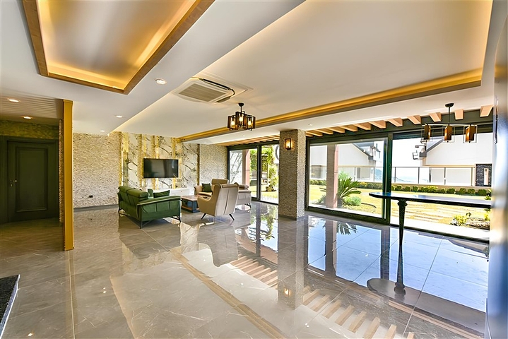 فيلا مطلة على البحر الأبيض المتوسط وقلعة ألانيا