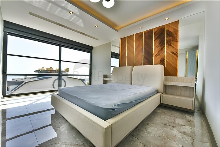 فيلا مطلة على البحر الأبيض المتوسط وقلعة ألانيا