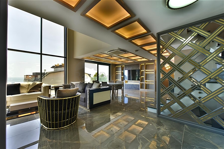 فيلا مطلة على البحر الأبيض المتوسط وقلعة ألانيا