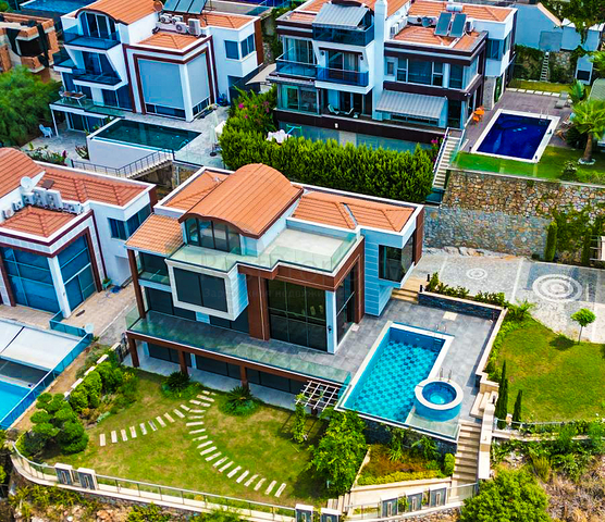 فيلا مطلة على البحر الأبيض المتوسط وقلعة ألانيا