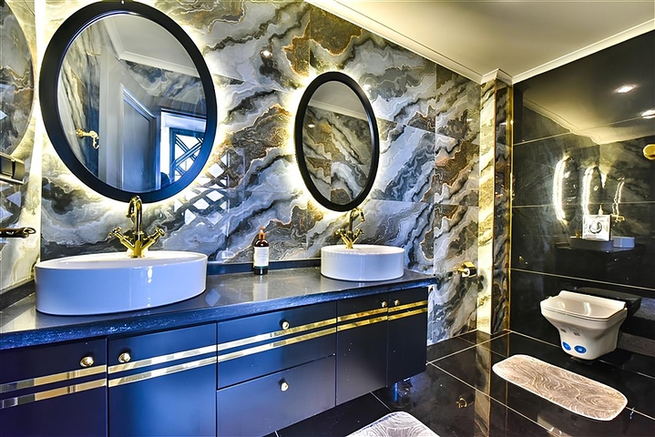 فيلا مطلة على البحر الأبيض المتوسط وقلعة ألانيا