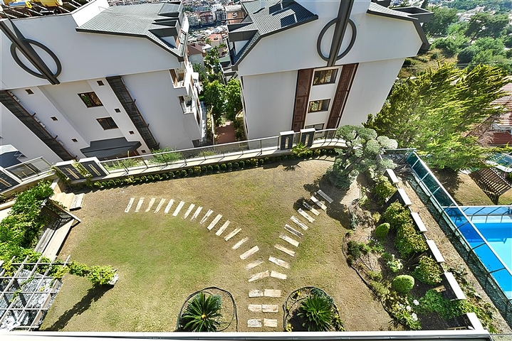 فيلا مطلة على البحر الأبيض المتوسط وقلعة ألانيا