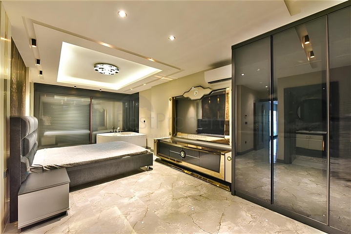 فيلا مطلة على البحر الأبيض المتوسط وقلعة ألانيا