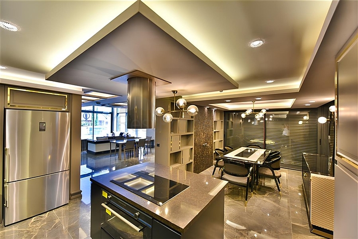 فيلا مطلة على البحر الأبيض المتوسط وقلعة ألانيا