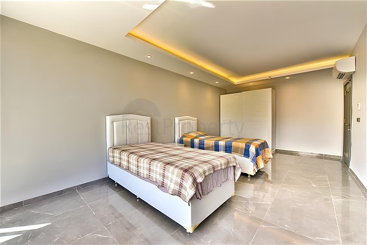 فيلا مطلة على البحر الأبيض المتوسط وقلعة ألانيا