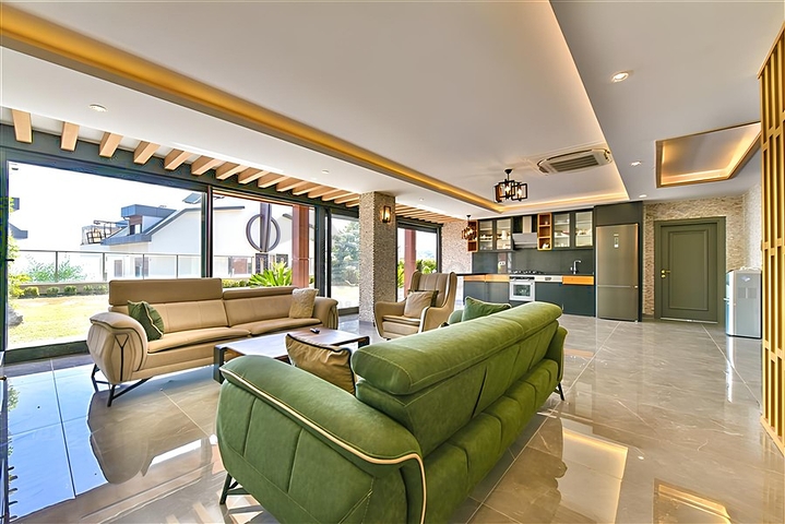 فيلا مطلة على البحر الأبيض المتوسط وقلعة ألانيا