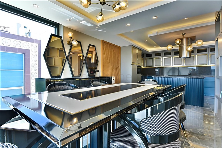 فيلا مطلة على البحر الأبيض المتوسط وقلعة ألانيا