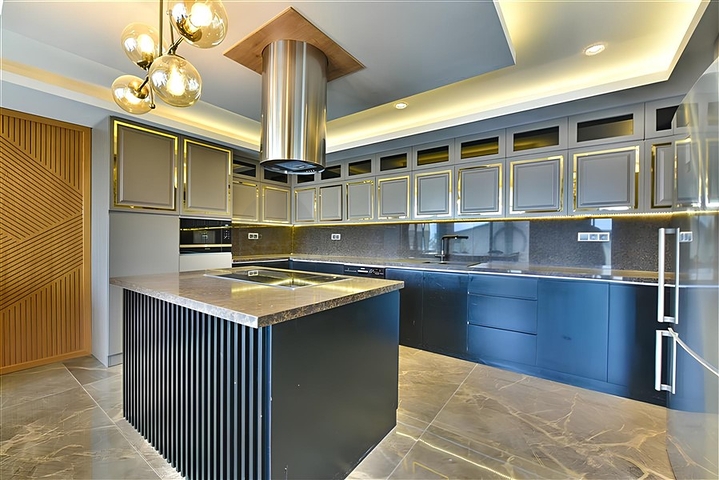 فيلا مطلة على البحر الأبيض المتوسط وقلعة ألانيا