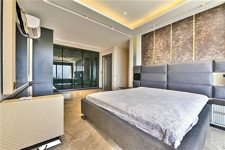 فيلا مطلة على البحر الأبيض المتوسط وقلعة ألانيا