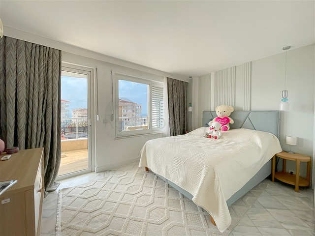 بنتهاوس 3+1 مع إطلالات على البحر والجبل