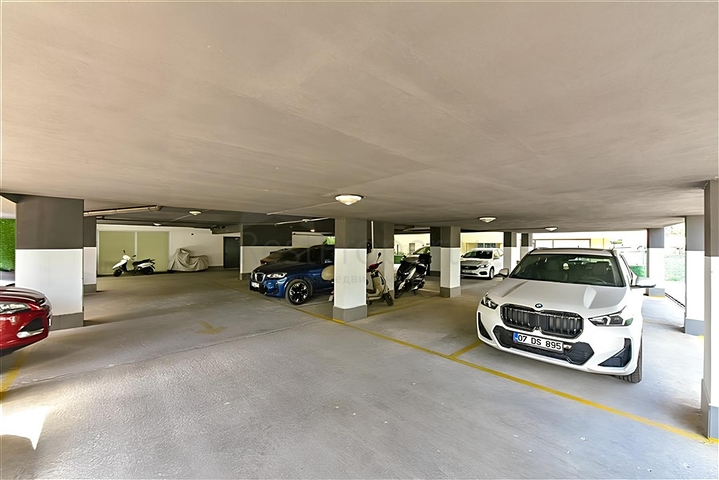 شقة 2+1 مع مطبخ منفصل على بعد 50 مترا من البحر في وسط ألانيا