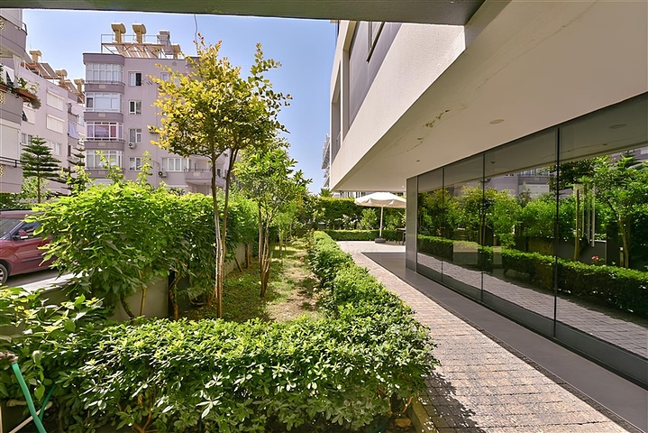 شقة 2+1 مع مطبخ منفصل على بعد 50 مترا من البحر في وسط ألانيا