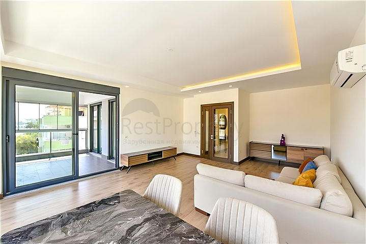 شقة 2+1 مع مطبخ منفصل على بعد 50 مترا من البحر في وسط ألانيا