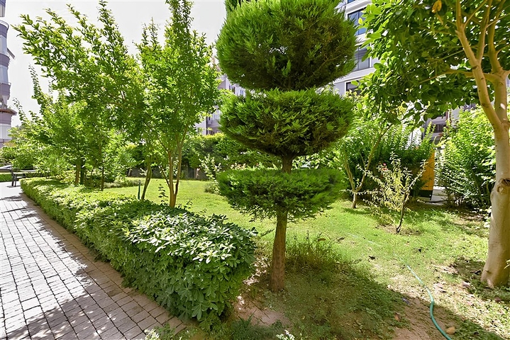 شقة 2+1 مع مطبخ منفصل على بعد 50 مترا من البحر في وسط ألانيا