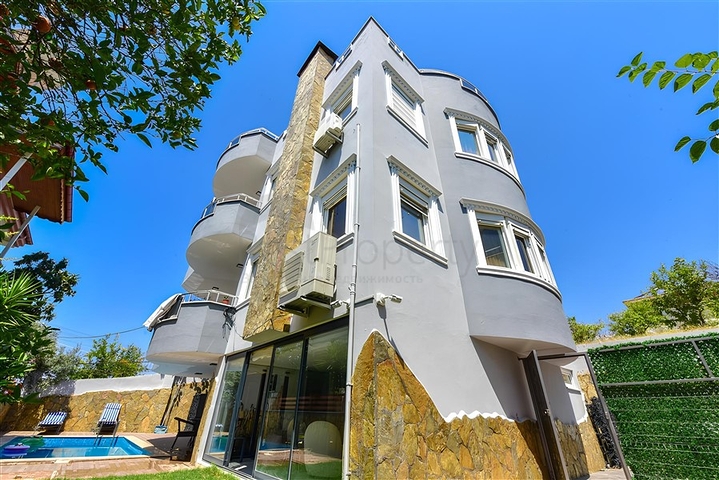 فيلا فسيحة في محمودلار هي الخيار المثالي لعائلة كبيرة