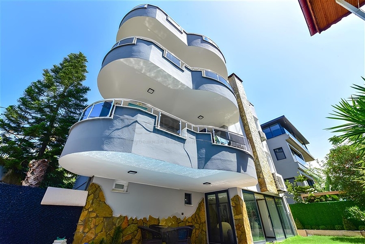 فيلا فسيحة في محمودلار هي الخيار المثالي لعائلة كبيرة