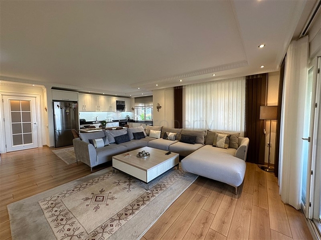 فيلا في الجزء الأوسط من ألانيا مطلة على البحر