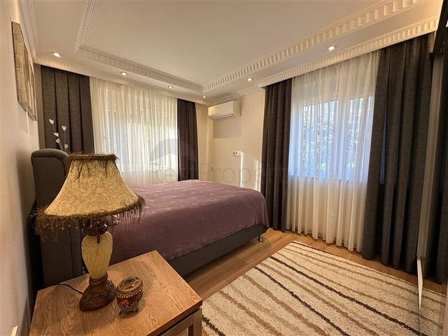 فيلا في الجزء الأوسط من ألانيا مطلة على البحر