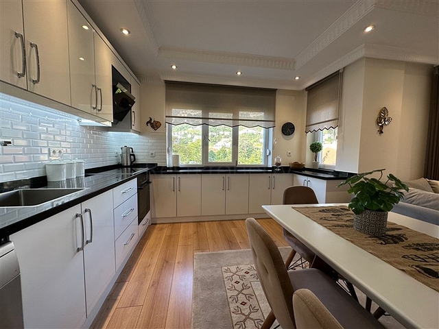 فيلا في الجزء الأوسط من ألانيا مطلة على البحر