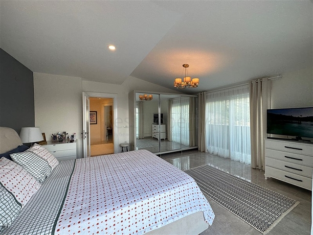 فيلا في الجزء الأوسط من ألانيا مطلة على البحر