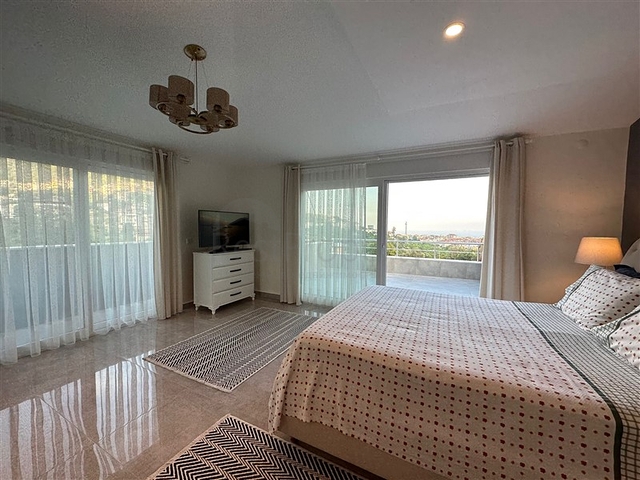 فيلا في الجزء الأوسط من ألانيا مطلة على البحر