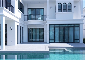 فيلات على طراز البحر الأبيض المتوسط في بانغ تاو