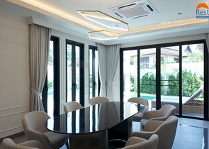 فيلات على طراز البحر الأبيض المتوسط في بانغ تاو