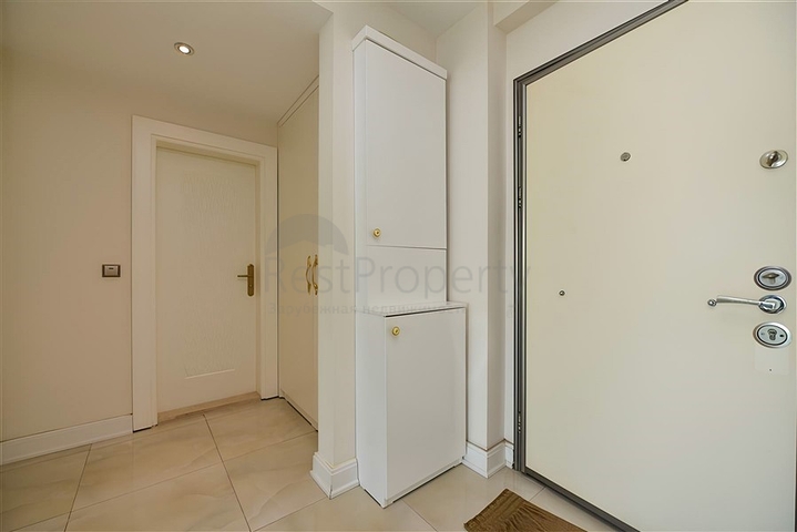 شقة 1+1 في منطقة محمودلار مطلة على البحر