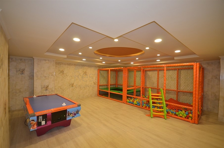 شقة 1+1 في منطقة محمودلار مطلة على البحر