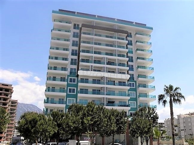 شقة 1+1 في منطقة محمودلار مطلة على البحر