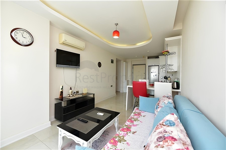 شقة 1+1 في منطقة محمودلار مطلة على البحر