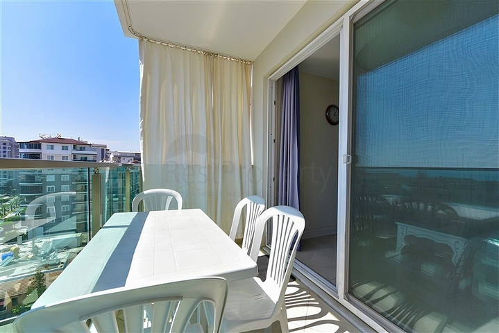 شقة 1+1 في منطقة محمودلار مطلة على البحر