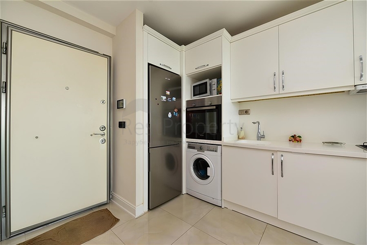 شقة 1+1 في منطقة محمودلار مطلة على البحر