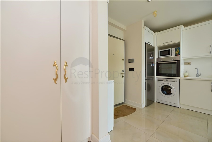 شقة 1+1 في منطقة محمودلار مطلة على البحر